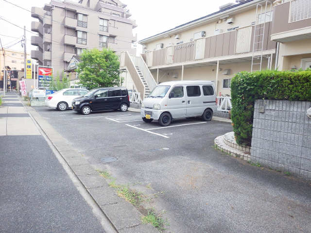 エステートサクマ 2階 駐車場