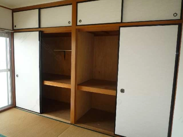 南側和室の押入れ
