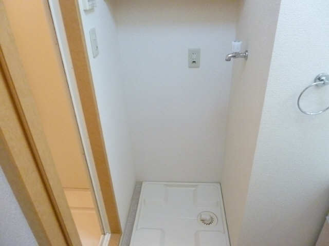 びぃ６植田 3階 洗濯機置場
