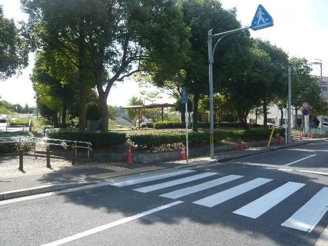 近隣公園（歩1分）