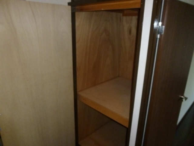 102号室廊下収納