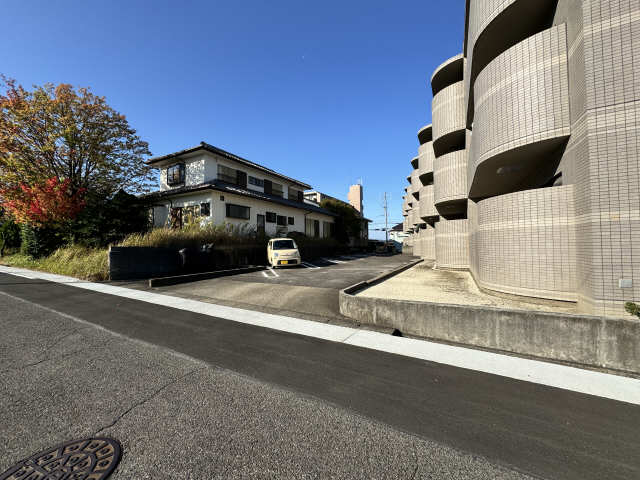 駐車場・南側