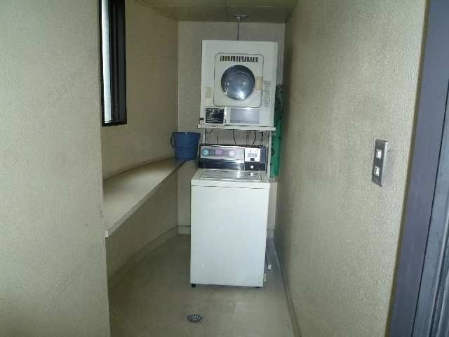 2階コインランドリー
