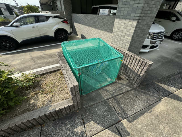 敷地内ゴミ置き場