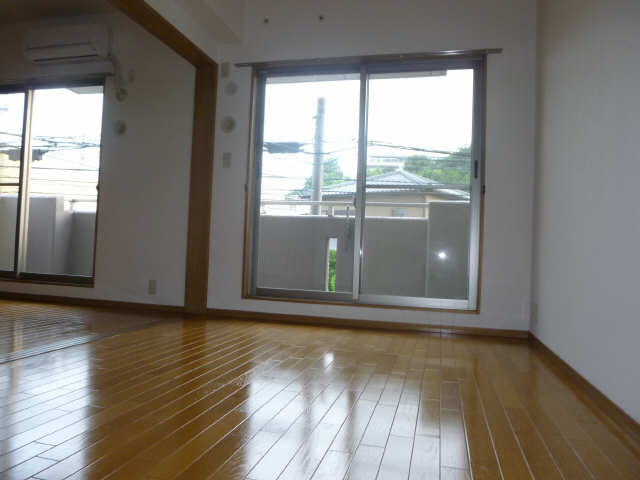 南洋間室内