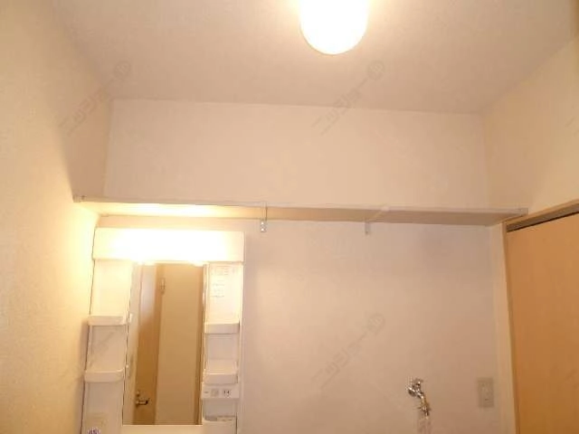 洗面上部収納棚