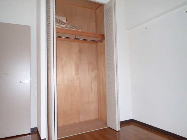 玄関側洋間収納