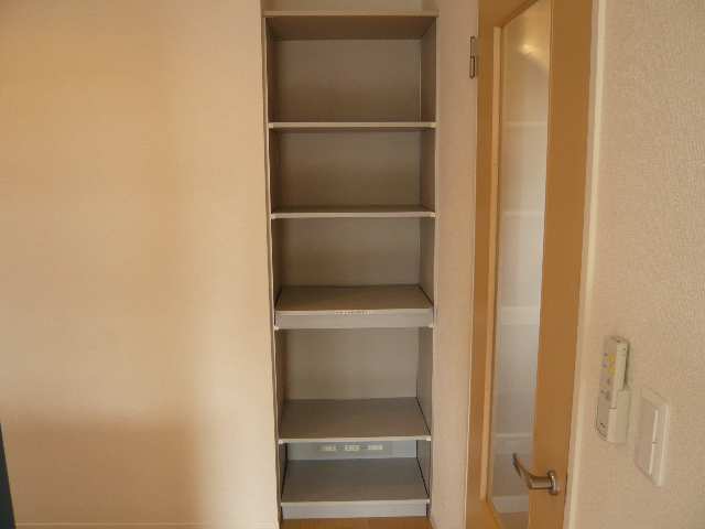 キッチン裏収納