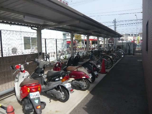 駐輪場（建物側面）