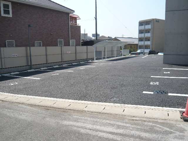 物件南側駐車場