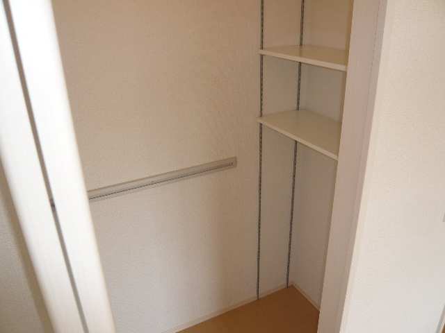 西洋間収納
