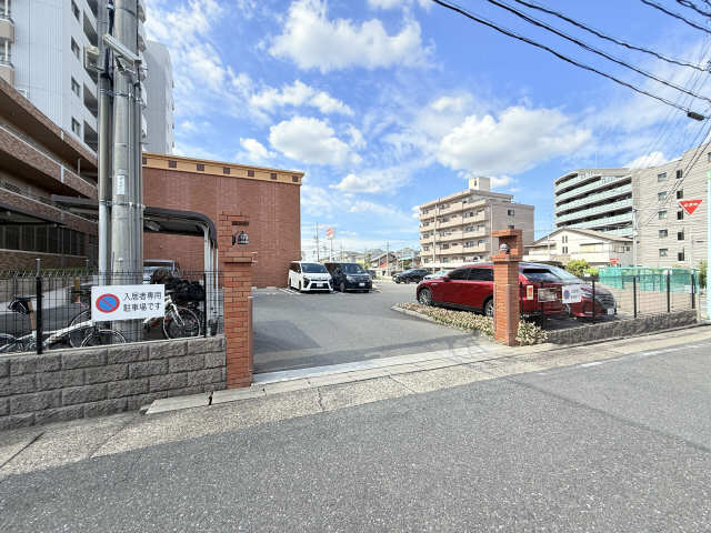 駐車場東側