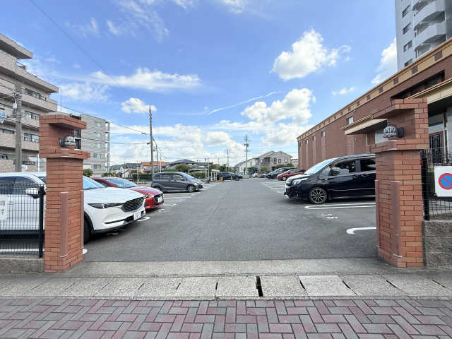駐車場西側