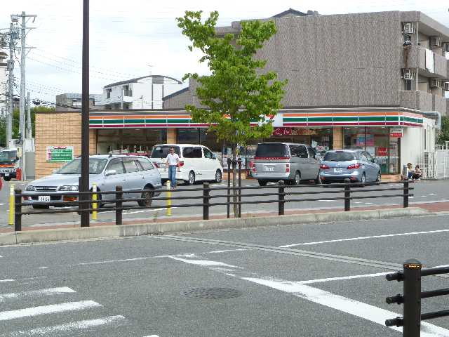 コンビニ歩6分