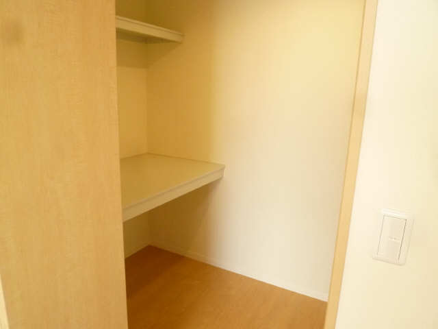 北東洋室大型収納