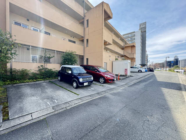北側駐車場