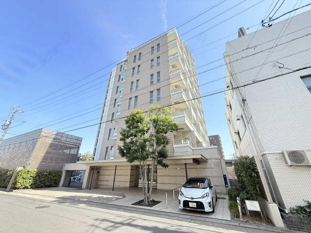 外観・エントランス側