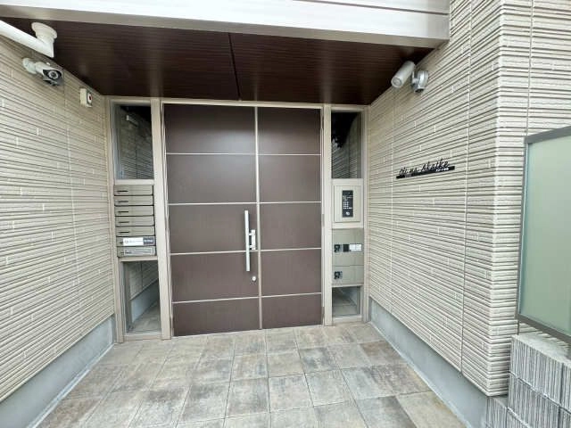 南側エントランス