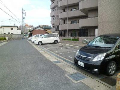 ヴィアーレマルフク南館 2階 駐車場