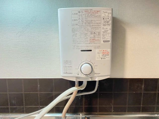   瞬間湯沸かし器