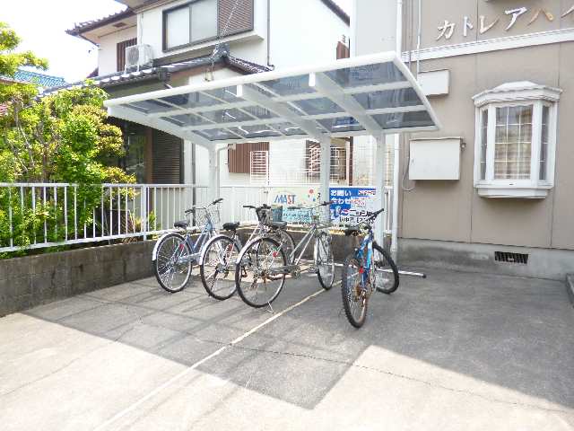 カトレアハイツ 2階 自転車置き場