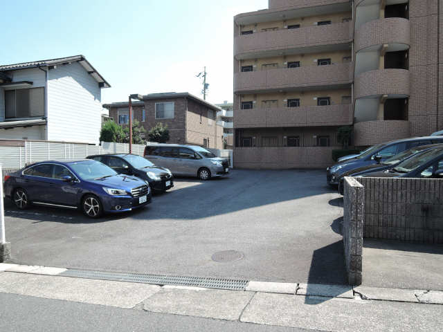FULL HOUSE YAGOTO 1階 駐車場