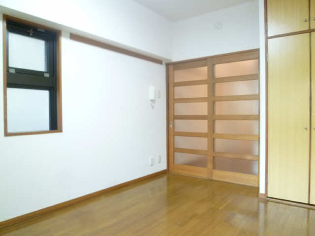 FULL HOUSE YAGOTO 1階 室内