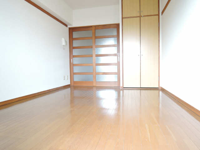 FULL HOUSE YAGOTO 5階 室内