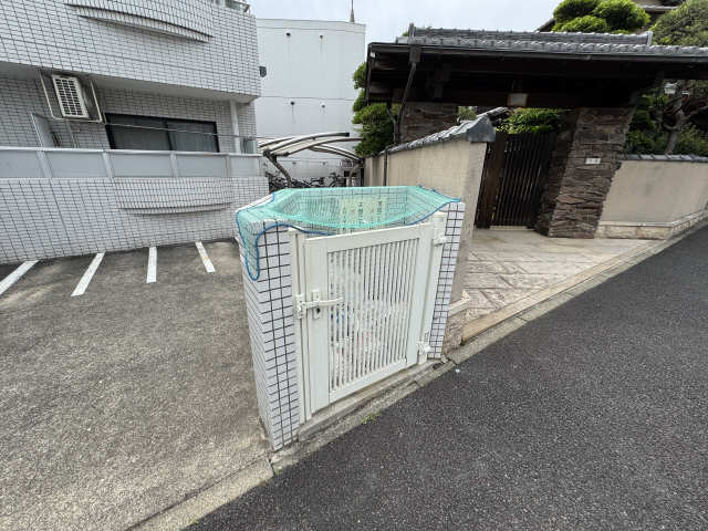 敷地内ゴミ置場