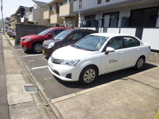 リフェール川名 2階 駐車場