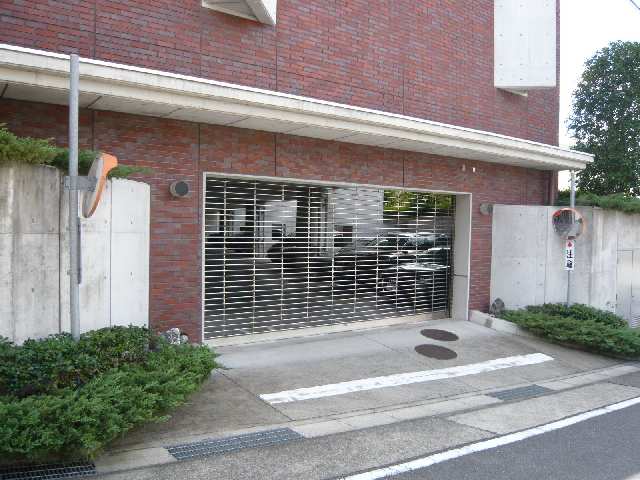 シャッター駐車場