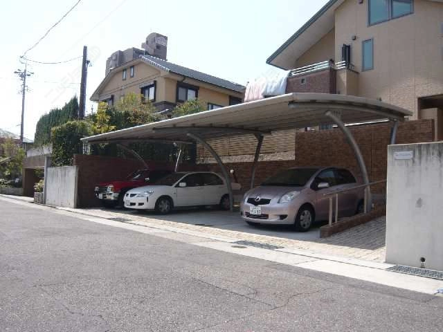 屋根付ガレージ
