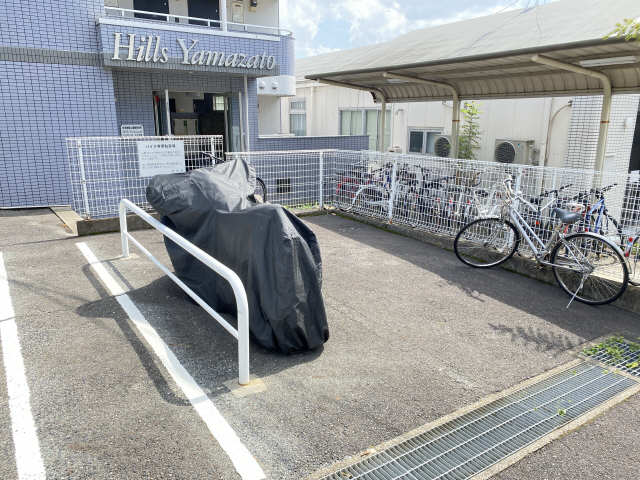 ヒルズヤマザト 5階 バイク専用駐輪場