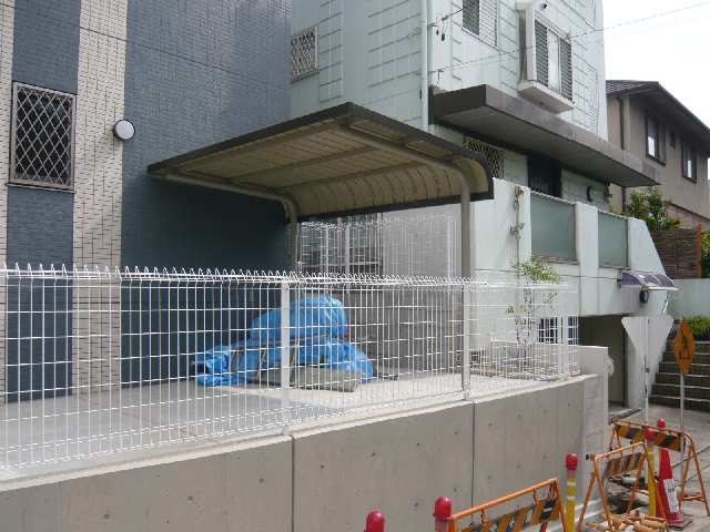 駐輪場（工事中）