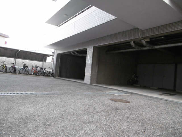 マルベリーヒル川名山 3階 駐車場