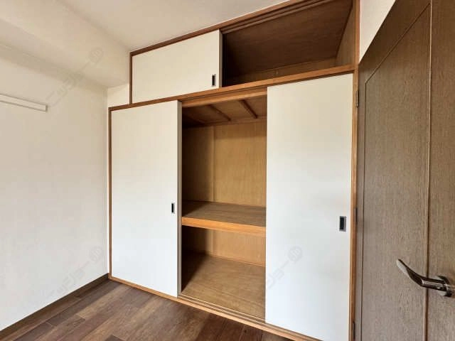 北東側洋室収納