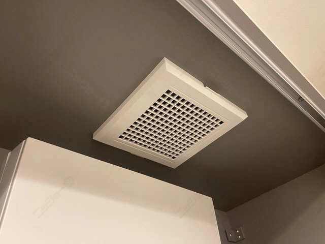 玄関収納内換気扇