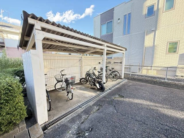 東側駐輪場