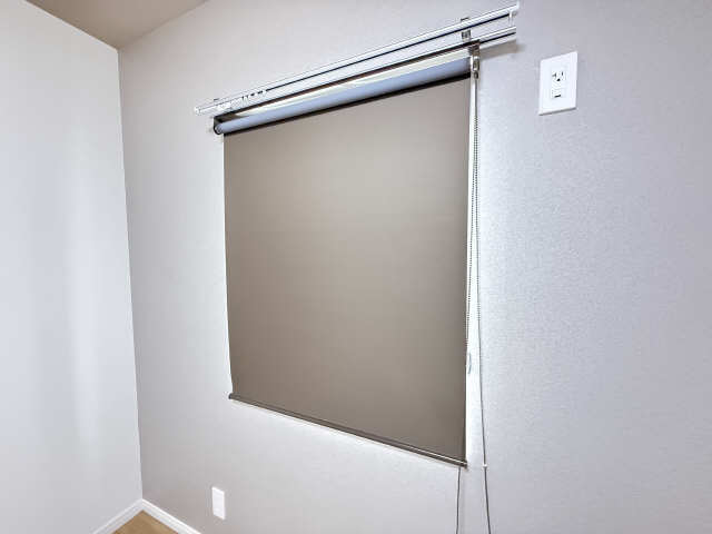 洋室ロールスクリーン