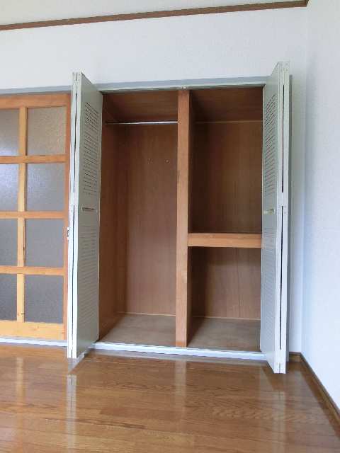 洋間収納