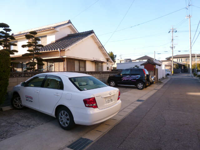 ニュー宝荘 2階 駐車場