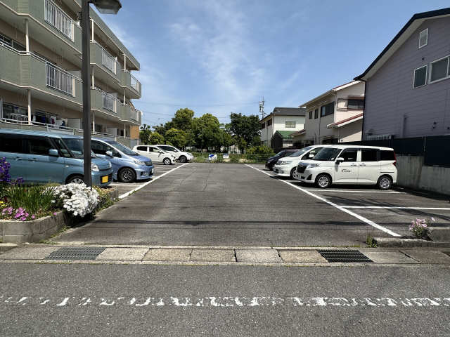 ロイヤル新明Ａ・Ｂ 3階 駐車場