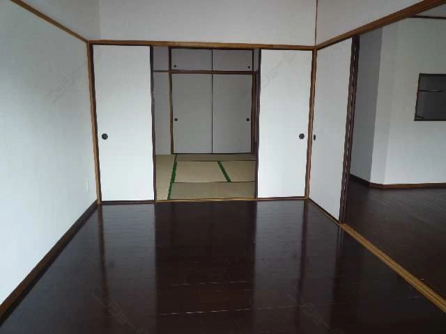 洋室（ベランダ側）