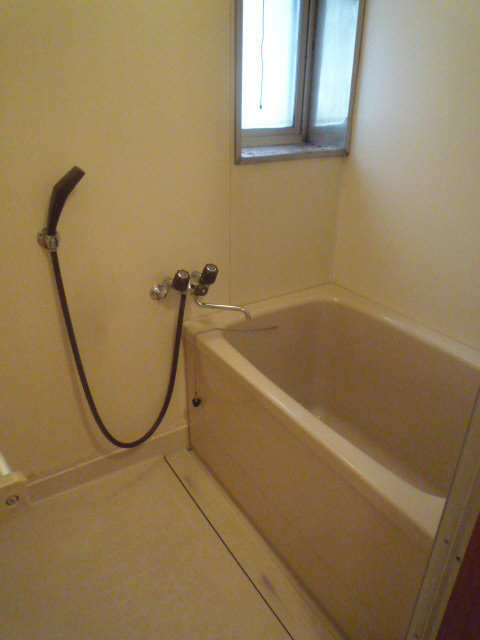ハイツシャレード 1階 浴室