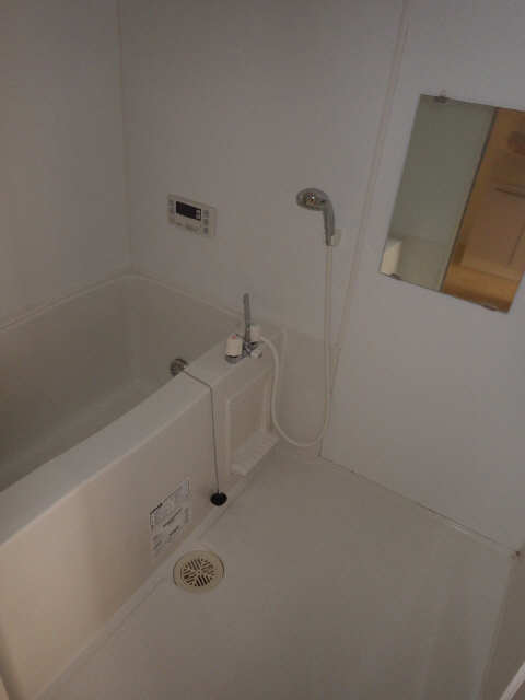 ベルク・ムント 1階 浴室