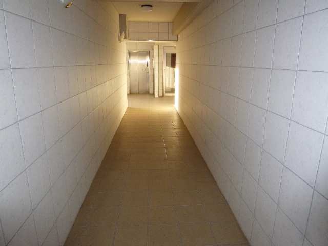 裏口エントランス通路
