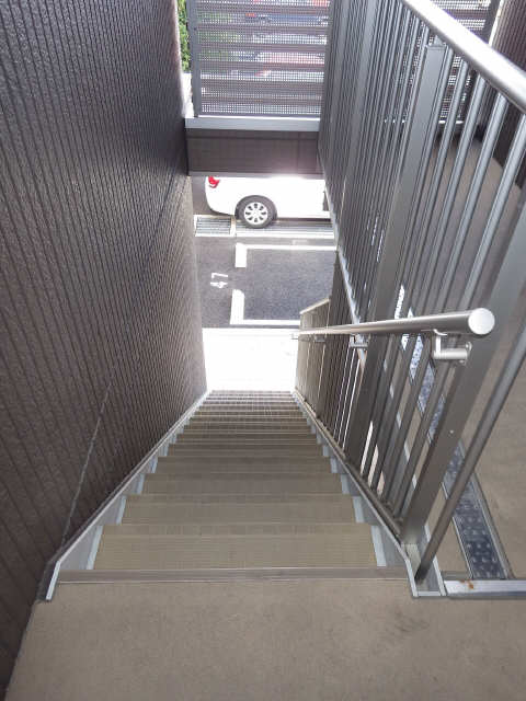 サツキ 3階 階段