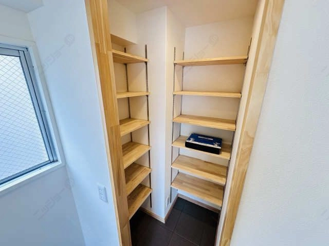 キッチン横収納