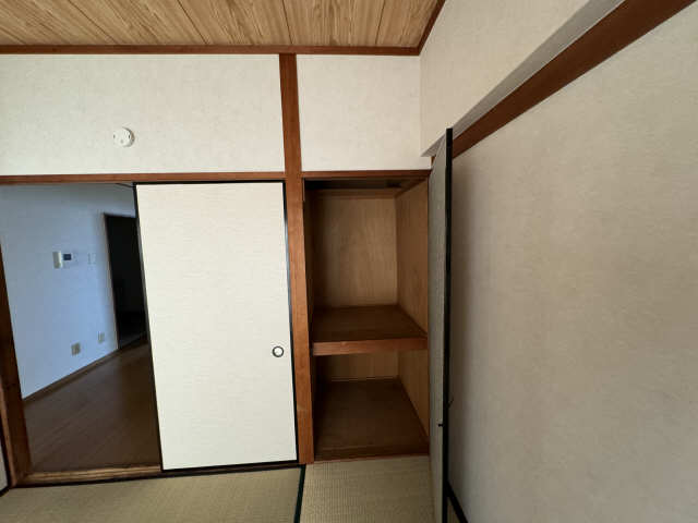 収納（東和室）