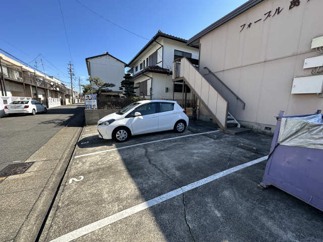 フォーブル萬葉 2階 駐車場